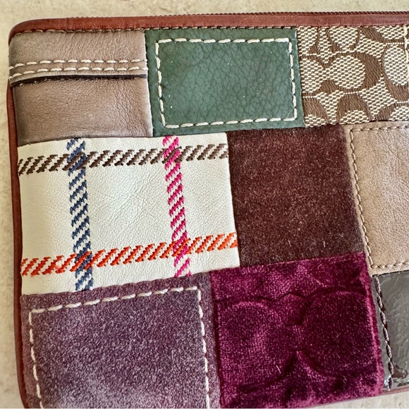 Coach Y2K Holiday Patchwork Wristlet Limited Edition 2007 EUC - Picture 7 of 14